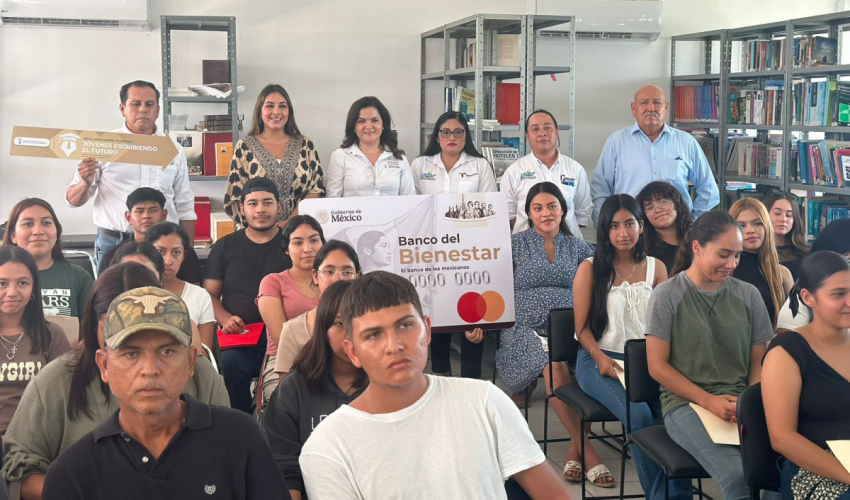 Entrega de Becas para el Bienestar en la UTMarT
